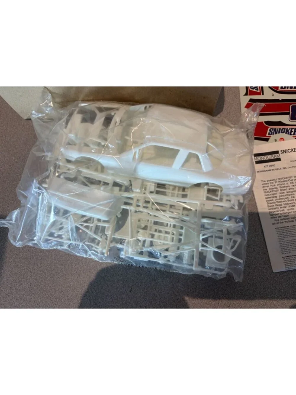 Vintage Monogram 2940 Snickers Buick Regal 1:24 NASCAR Stock Car Car Model Kit